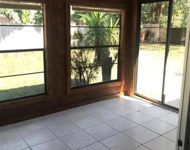 7441 Carmel Avenue - Photo Thumbnail 8