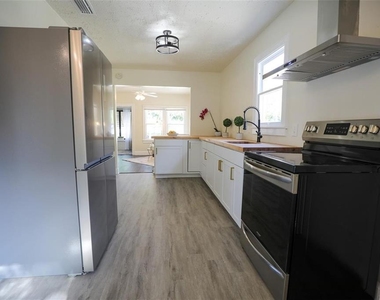 2521 4th Street S - Photo Thumbnail 7