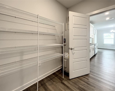 3715 W Wisconsin Avenue - Photo Thumbnail 35