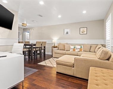 6701 Leeward Isle Way - Photo Thumbnail 3
