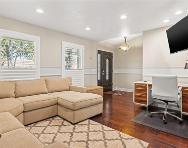 6701 Leeward Isle Way - Photo Thumbnail 4