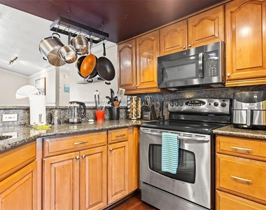 6701 Leeward Isle Way - Photo Thumbnail 12