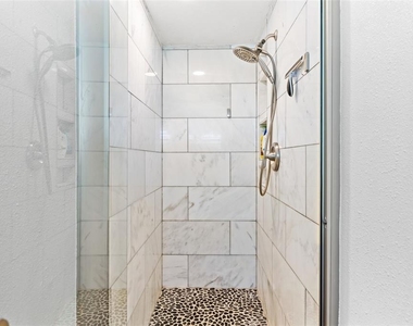 6701 Leeward Isle Way - Photo Thumbnail 9