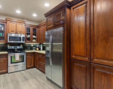 785 Lake Forest - Photo Thumbnail 16