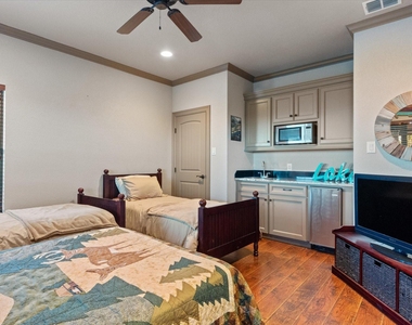785 Lake Forest - Photo Thumbnail 25