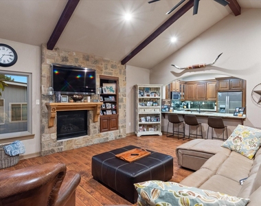 785 Lake Forest - Photo Thumbnail 13