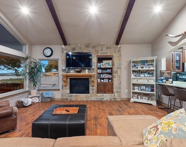 785 Lake Forest - Photo Thumbnail 12