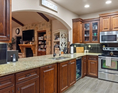 785 Lake Forest - Photo Thumbnail 15