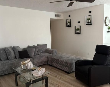 9218 Tudor Drive - Photo Thumbnail 3