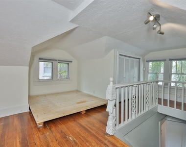 340 Moffett Court N - Photo Thumbnail 12