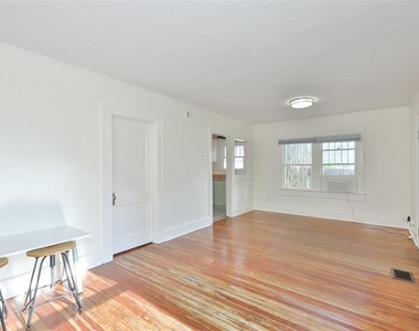 340 Moffett Court N - Photo Thumbnail 3