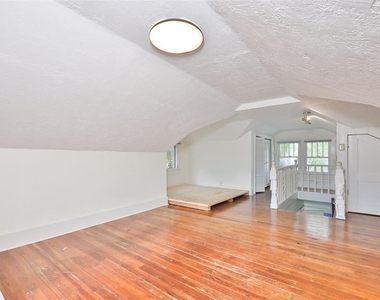 340 Moffett Court N - Photo Thumbnail 8