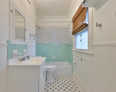340 Moffett Court N - Photo Thumbnail 6