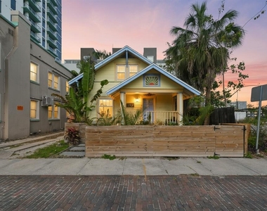 340 Moffett Court N - Photo Thumbnail 23