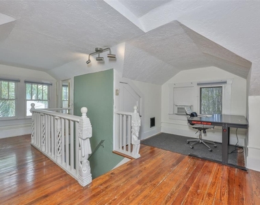 340 Moffett Court N - Photo Thumbnail 13