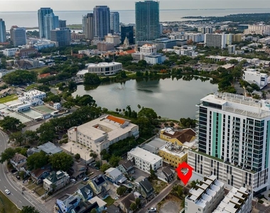 340 Moffett Court N - Photo Thumbnail 21