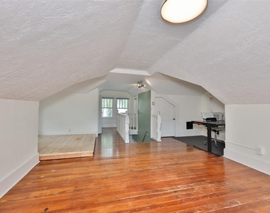 340 Moffett Court N - Photo Thumbnail 7