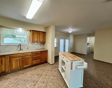 704 Torrey Pines Avenue - Photo Thumbnail 4