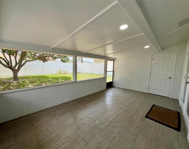 704 Torrey Pines Avenue - Photo Thumbnail 14