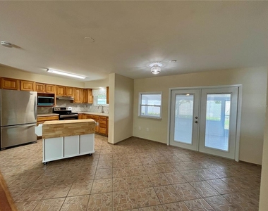 704 Torrey Pines Avenue - Photo Thumbnail 2
