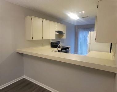 410 Landing Boulevard - Photo Thumbnail 4
