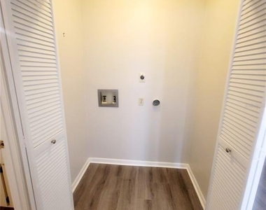 410 Landing Boulevard - Photo Thumbnail 17