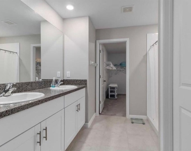 5478 Grays Harbor Court - Photo Thumbnail 10