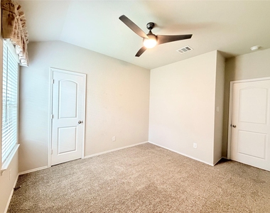 4311 Nervesa Drive - Photo Thumbnail 13