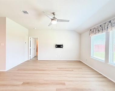 4311 Nervesa Drive - Photo Thumbnail 4