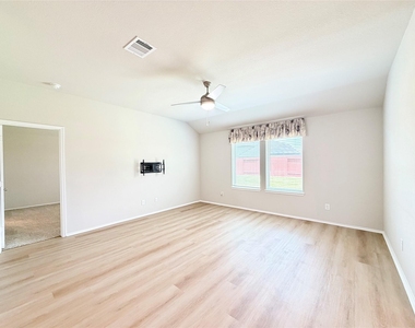4311 Nervesa Drive - Photo Thumbnail 5