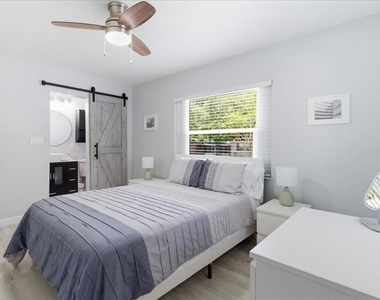 1009 Chester Drive - Photo Thumbnail 15