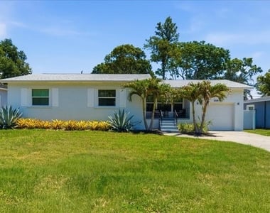 1009 Chester Drive - Photo Thumbnail 2