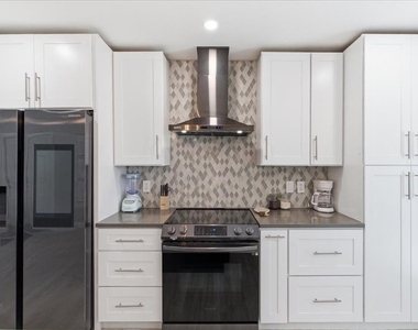 1009 Chester Drive - Photo Thumbnail 7
