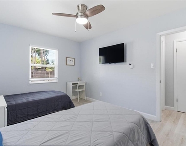 1009 Chester Drive - Photo Thumbnail 19