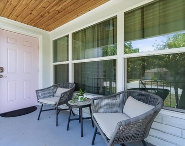 1009 Chester Drive - Photo Thumbnail 4