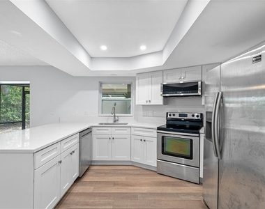 3601 Fairway Forest Circle - Photo Thumbnail 2