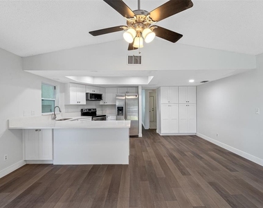 3601 Fairway Forest Circle - Photo Thumbnail 3
