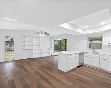 3601 Fairway Forest Circle - Photo Thumbnail 4