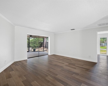 3601 Fairway Forest Circle - Photo Thumbnail 7