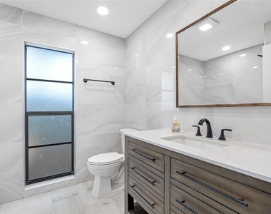 3601 Fairway Forest Circle - Photo Thumbnail 16