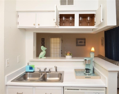 8625 Mallard Reserve Drive - Photo Thumbnail 6