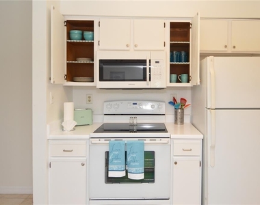 8625 Mallard Reserve Drive - Photo Thumbnail 4