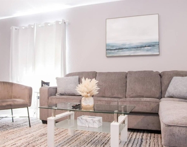 1004 Osage Street - Photo Thumbnail 5