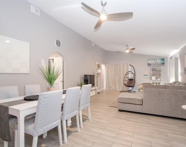 1004 Osage Street - Photo Thumbnail 7