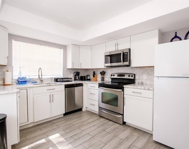 1004 Osage Street - Photo Thumbnail 10