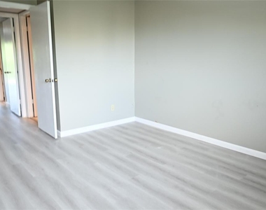2700 Cove Cay Drive - Photo Thumbnail 7