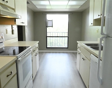 2700 Cove Cay Drive - Photo Thumbnail 1