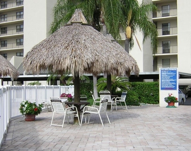 2700 Cove Cay Drive - Photo Thumbnail 17