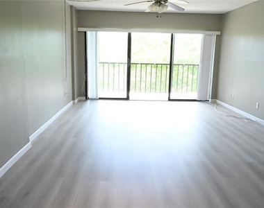 2700 Cove Cay Drive - Photo Thumbnail 3