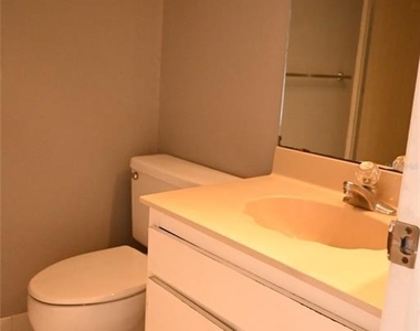 2700 Cove Cay Drive - Photo Thumbnail 11
